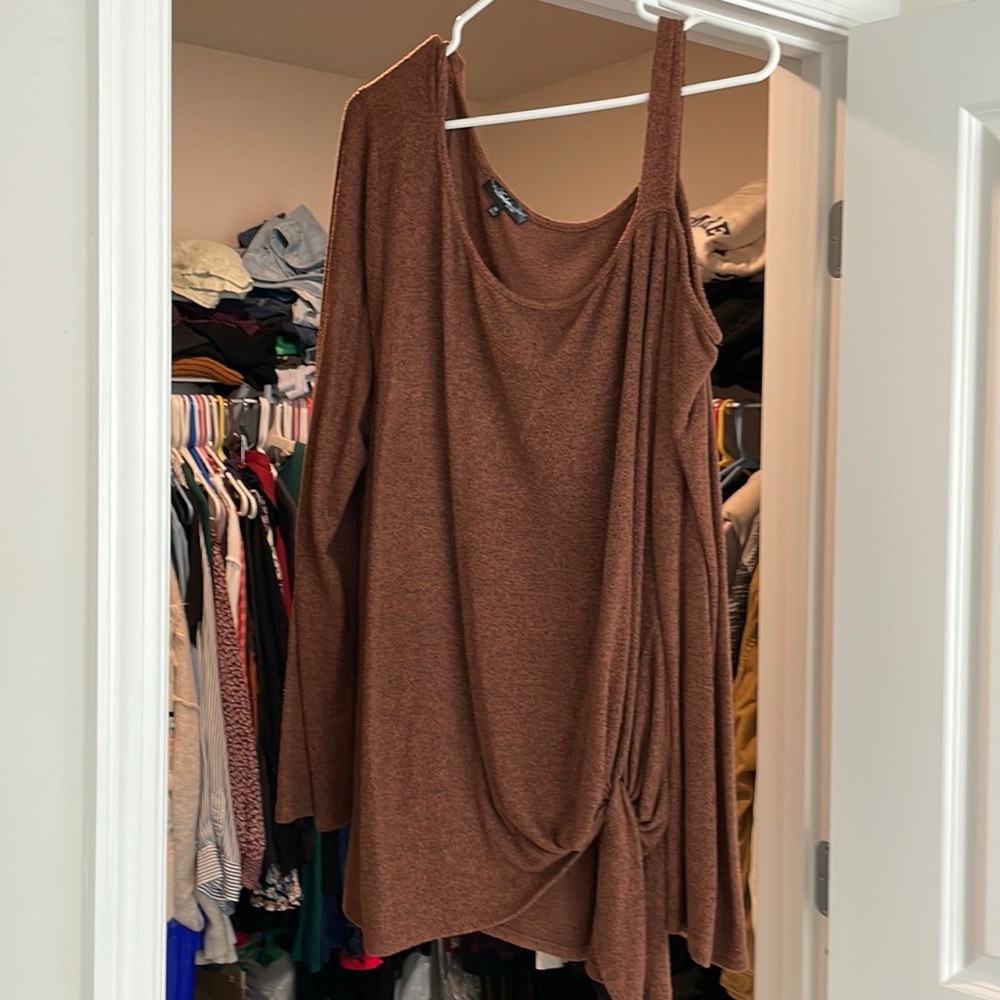 Rust colored “cold shoulder” style top.